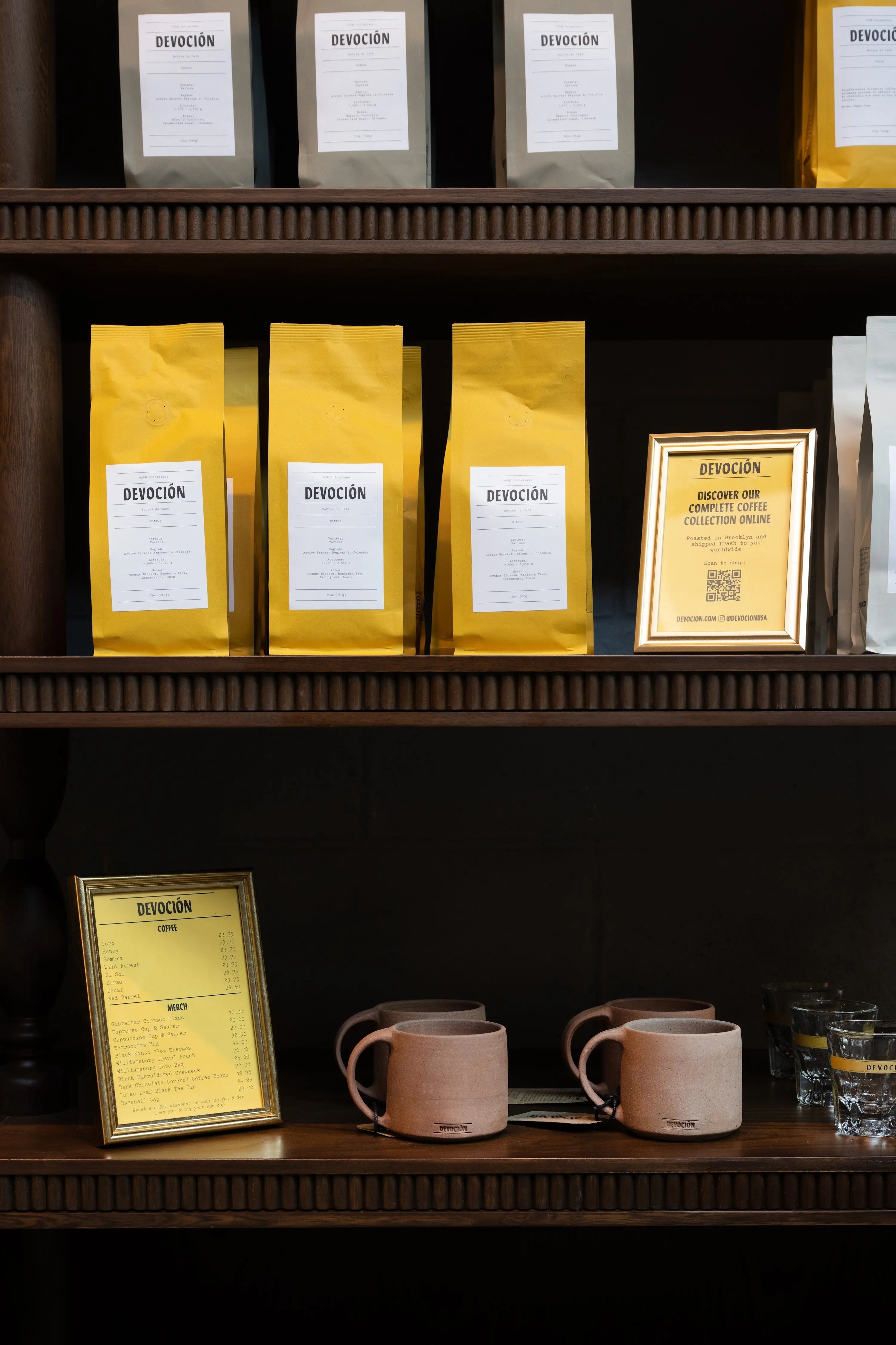 DEVOCIÓN x SALVAJE TAZA DE CAFÉ TERRACOTA Devoción